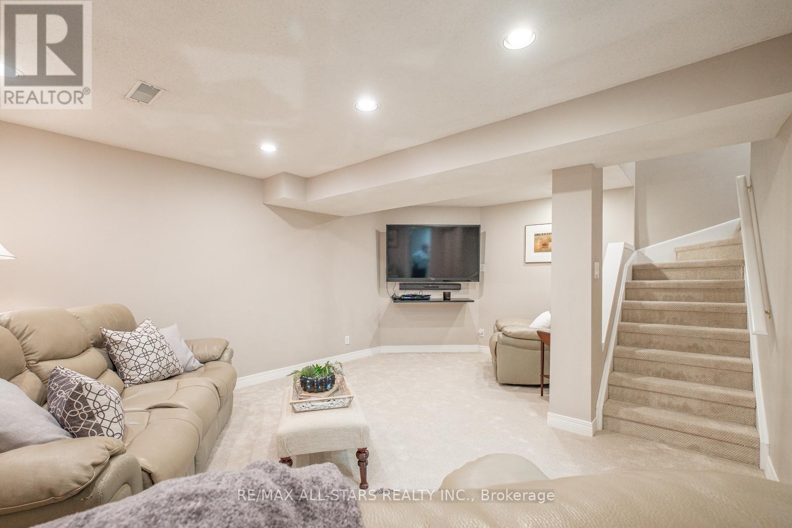 9 Steepleview Crescent, Richmond Hill (North Richvale), Ontario  L4C 9R1 - Photo 32 - N12133313