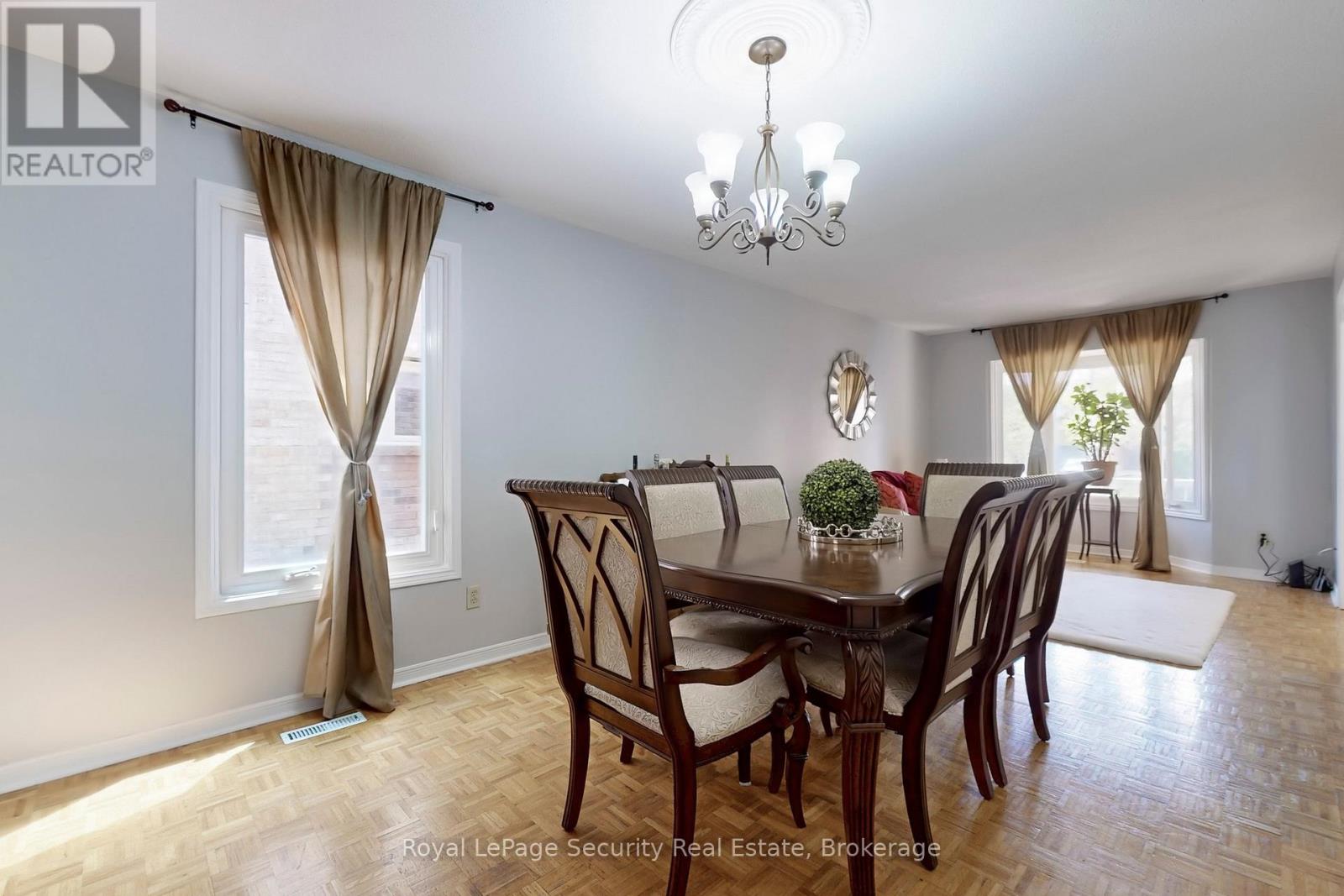 138 Largo Crescent, Vaughan (Maple), Ontario  L6A 1N1 - Photo 10 - N12133402