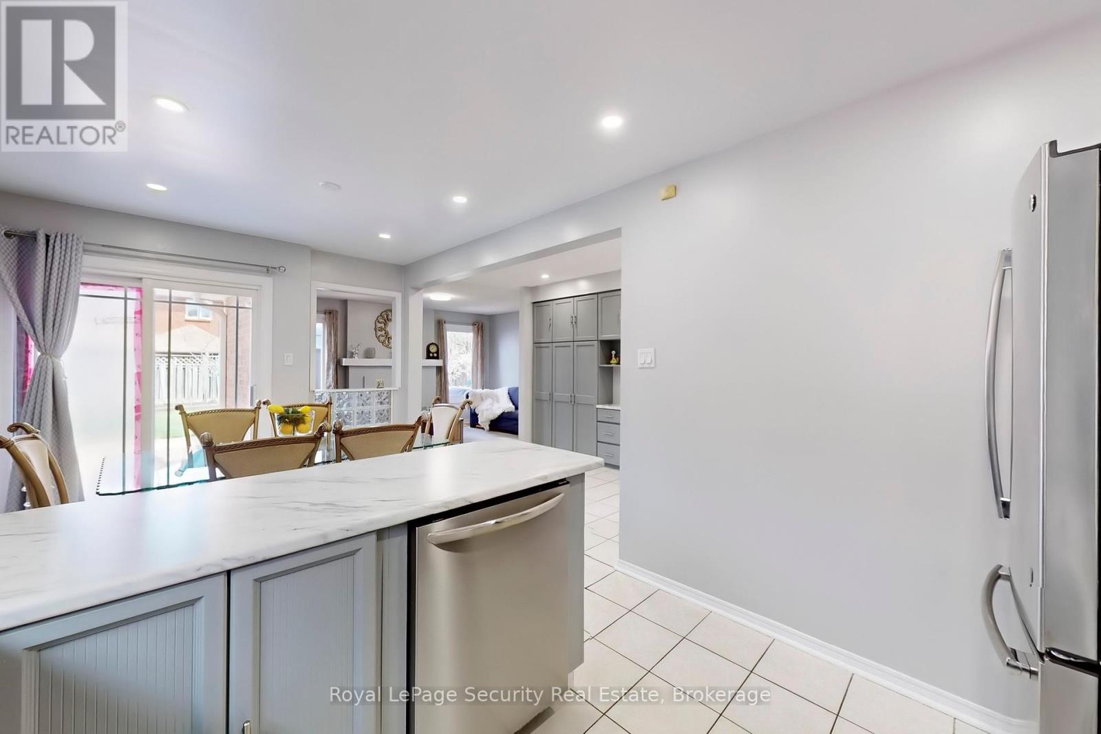 138 Largo Crescent, Vaughan (Maple), Ontario  L6A 1N1 - Photo 16 - N12133402