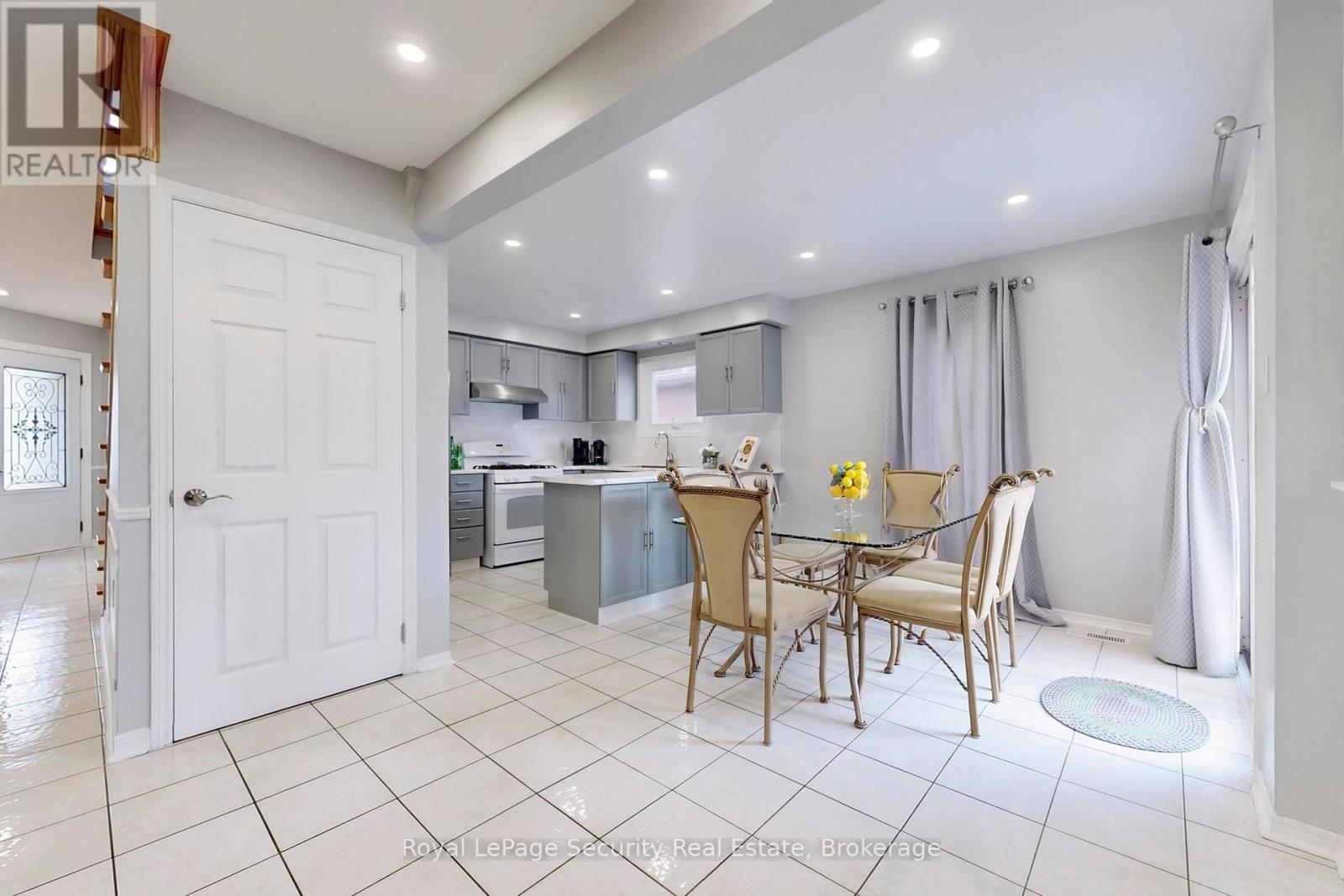138 Largo Crescent, Vaughan (Maple), Ontario  L6A 1N1 - Photo 21 - N12133402
