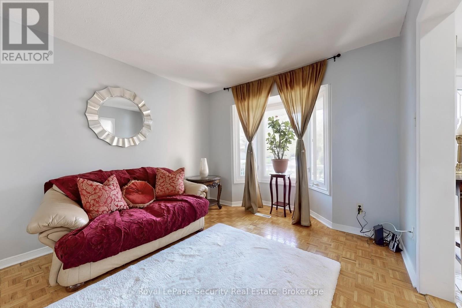 138 Largo Crescent, Vaughan (Maple), Ontario  L6A 1N1 - Photo 5 - N12133402