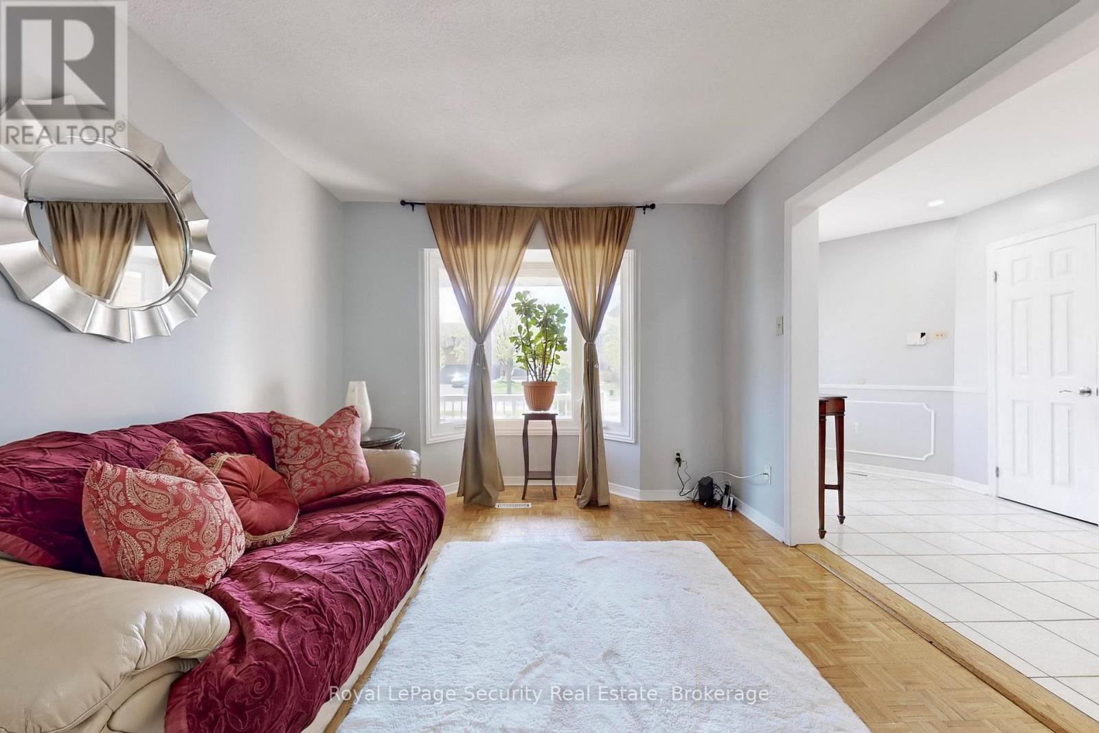 138 Largo Crescent, Vaughan (Maple), Ontario  L6A 1N1 - Photo 6 - N12133402