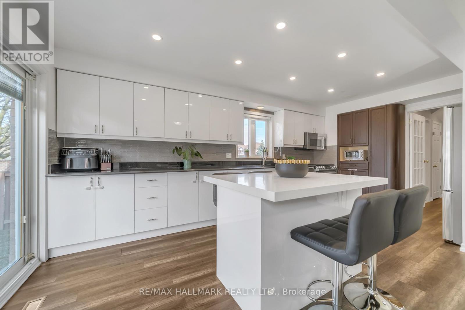 2 Cedarhurst Drive, Richmond Hill (Devonsleigh), Ontario  L4S 1B7 - Photo 19 - N12133455