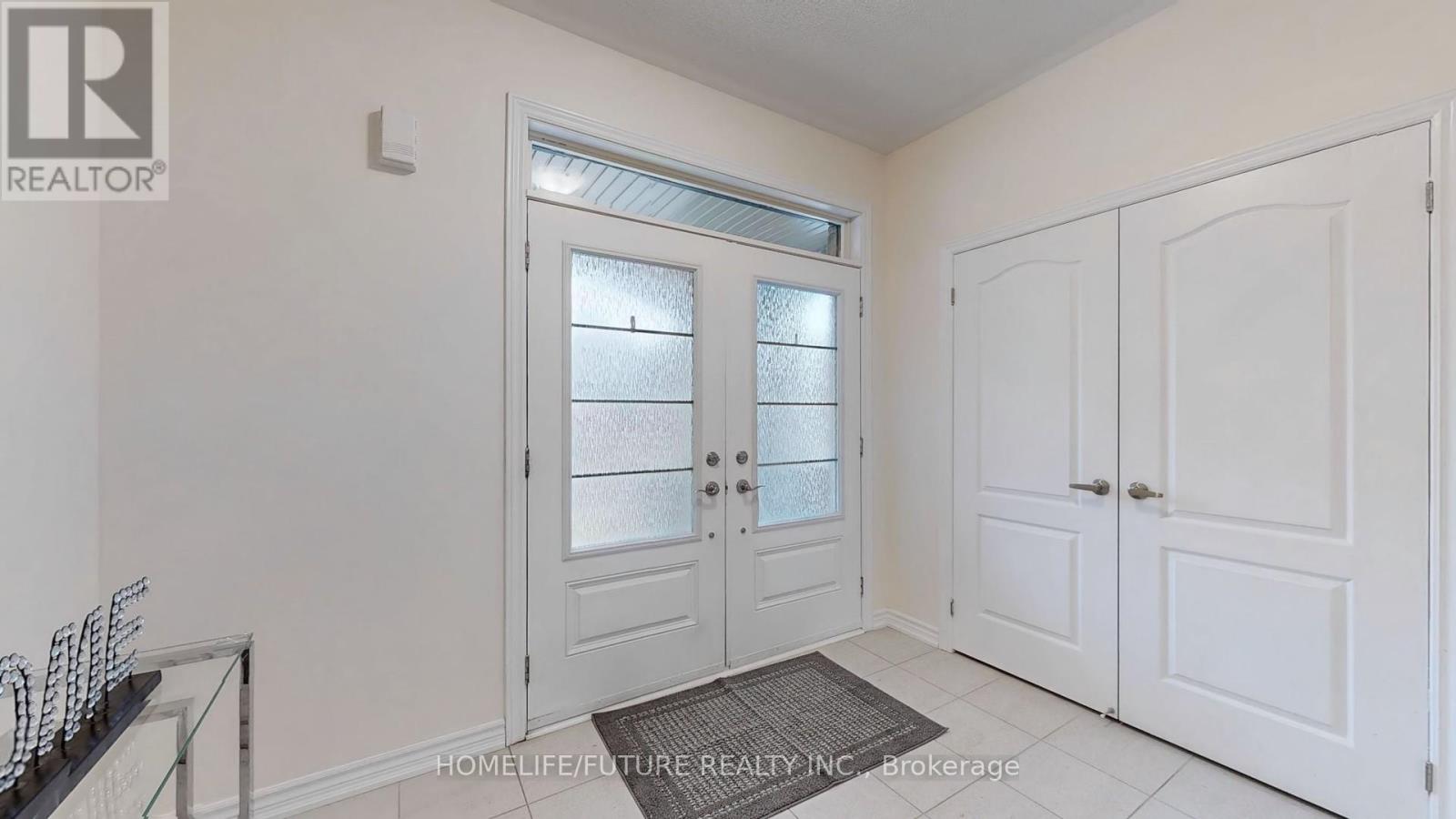 20 Valleo Street, Georgina, Ontario  L4P 0J9 - Photo 15 - N12133526