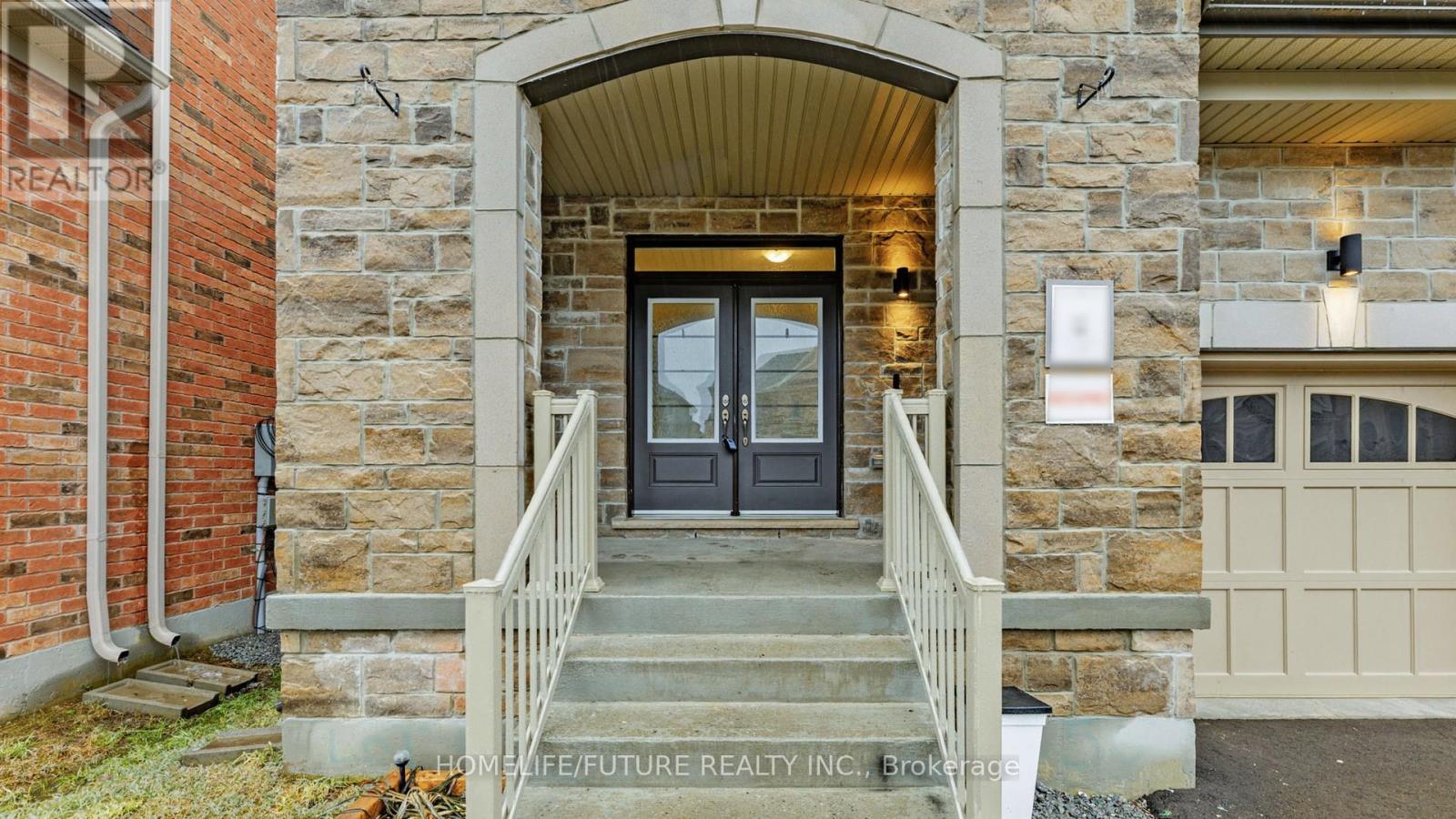 20 Valleo Street, Georgina, Ontario  L4P 0J9 - Photo 3 - N12133526