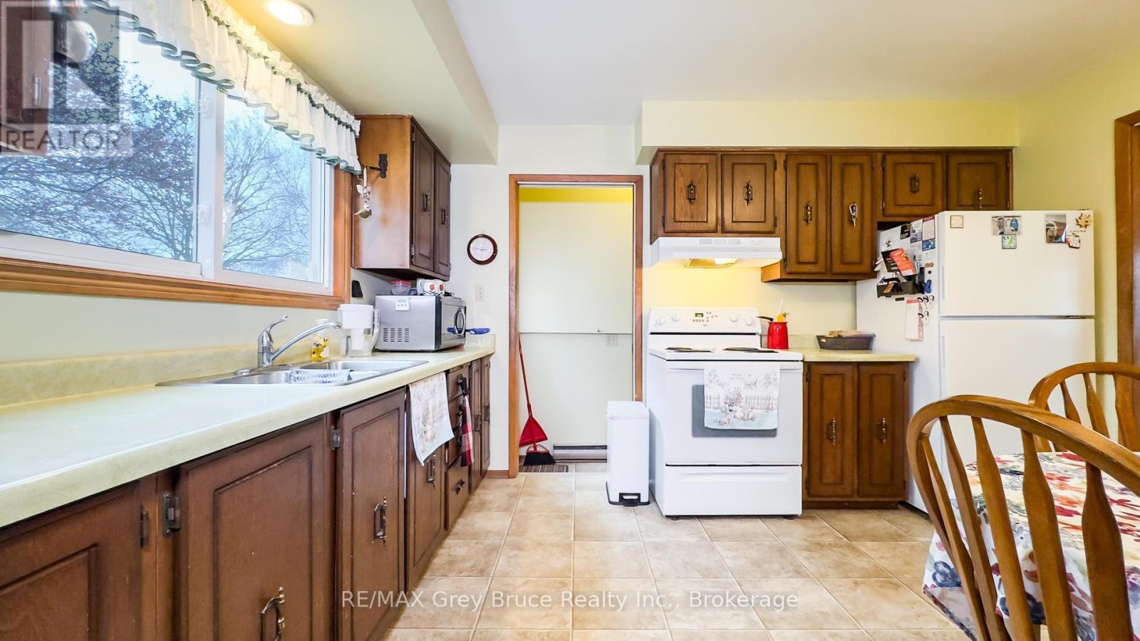 36 Centennial Street, Arran-Elderslie, Ontario  N0G 1L0 - Photo 10 - X12133713