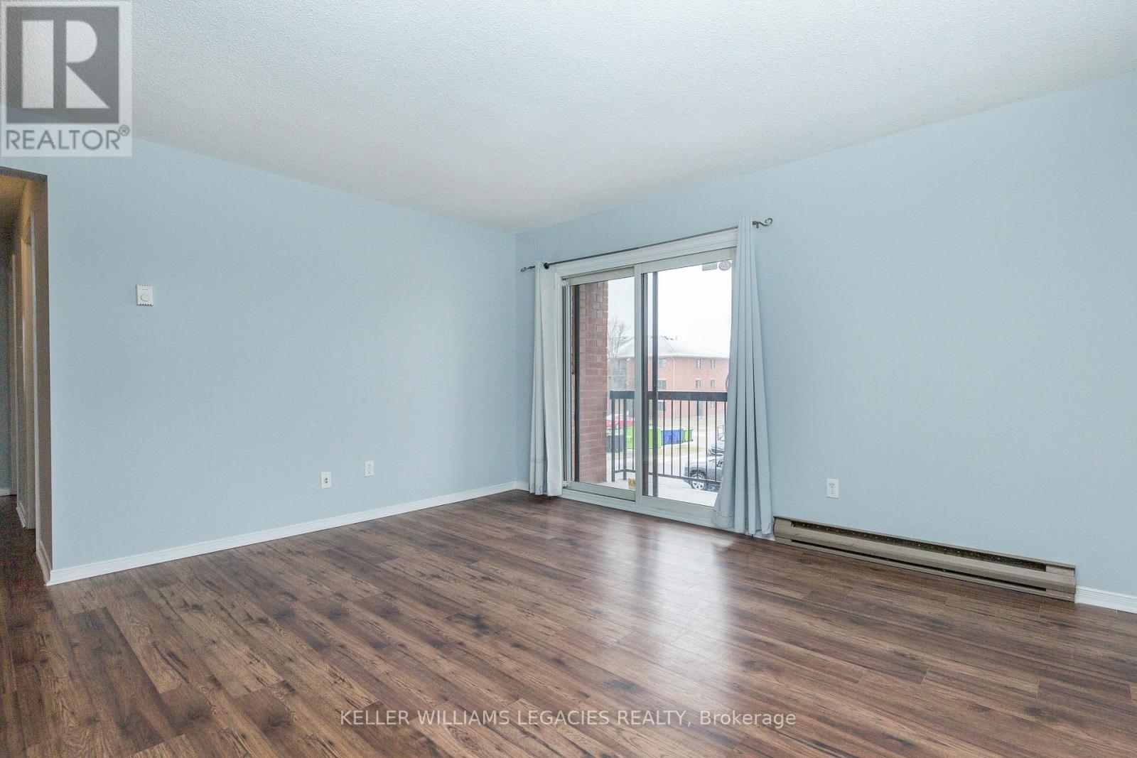 D6 - 163 Edgehill Drive, Barrie, Ontario  L4N 1L9 - Photo 2 - S12133567