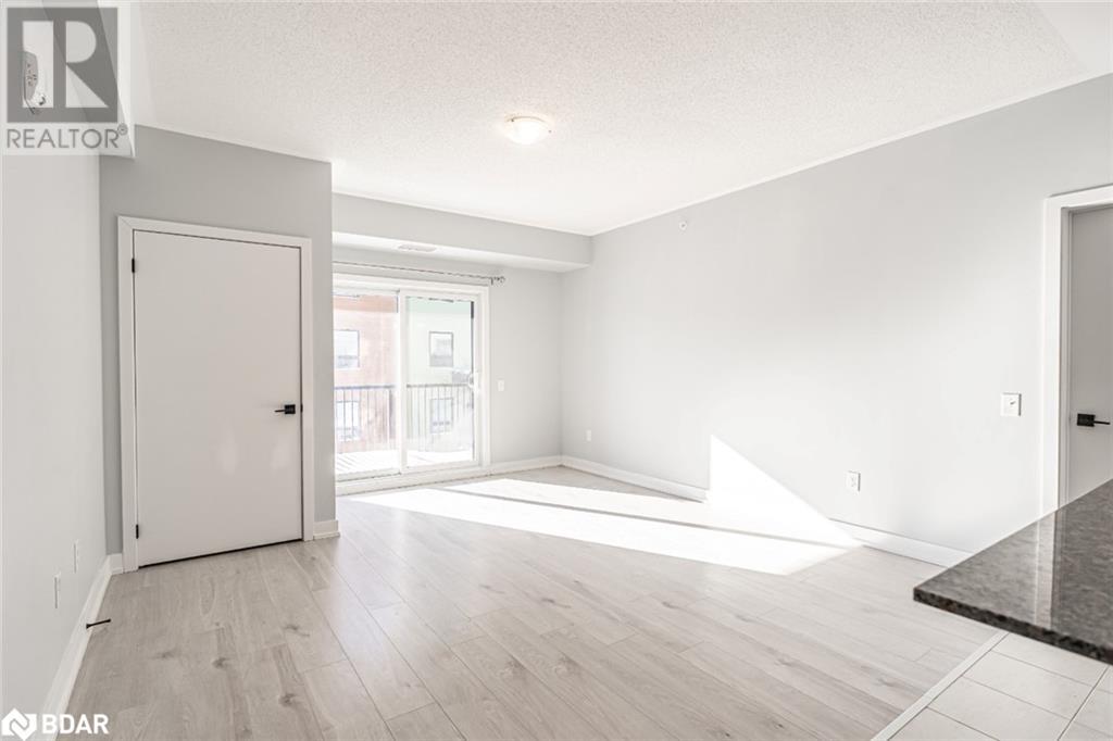 4 Spice Way Unit# 215, Barrie, Ontario  L9J 0M2 - Photo 3 - 40726400