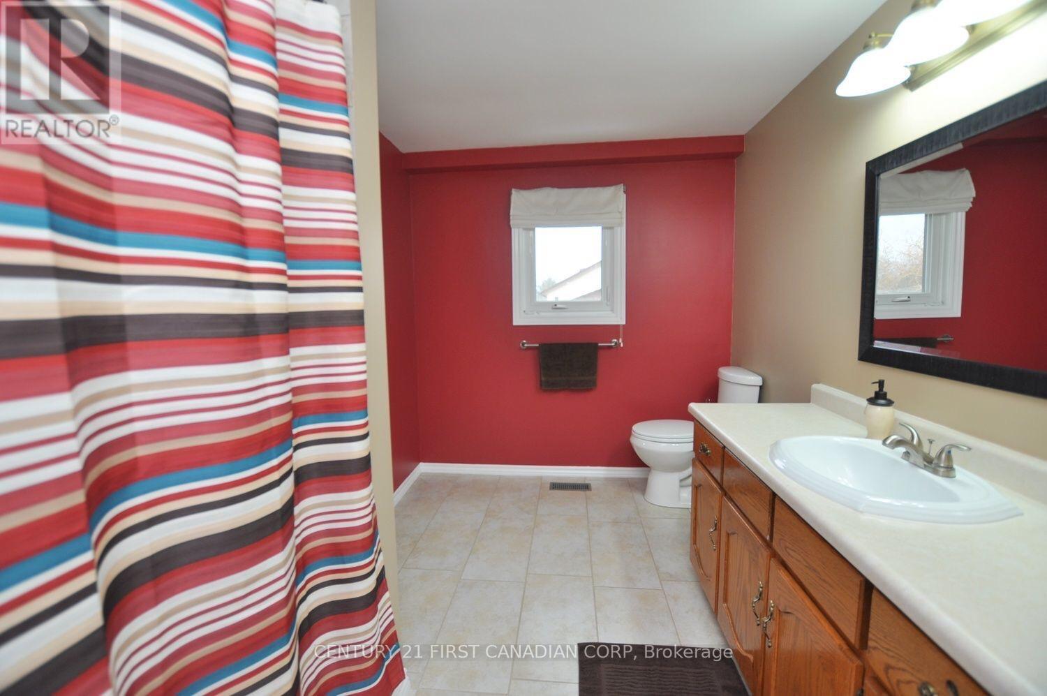 28 Naskapi Street, Woodstock, Ontario  N4T 1H1 - Photo 12 - X12133672