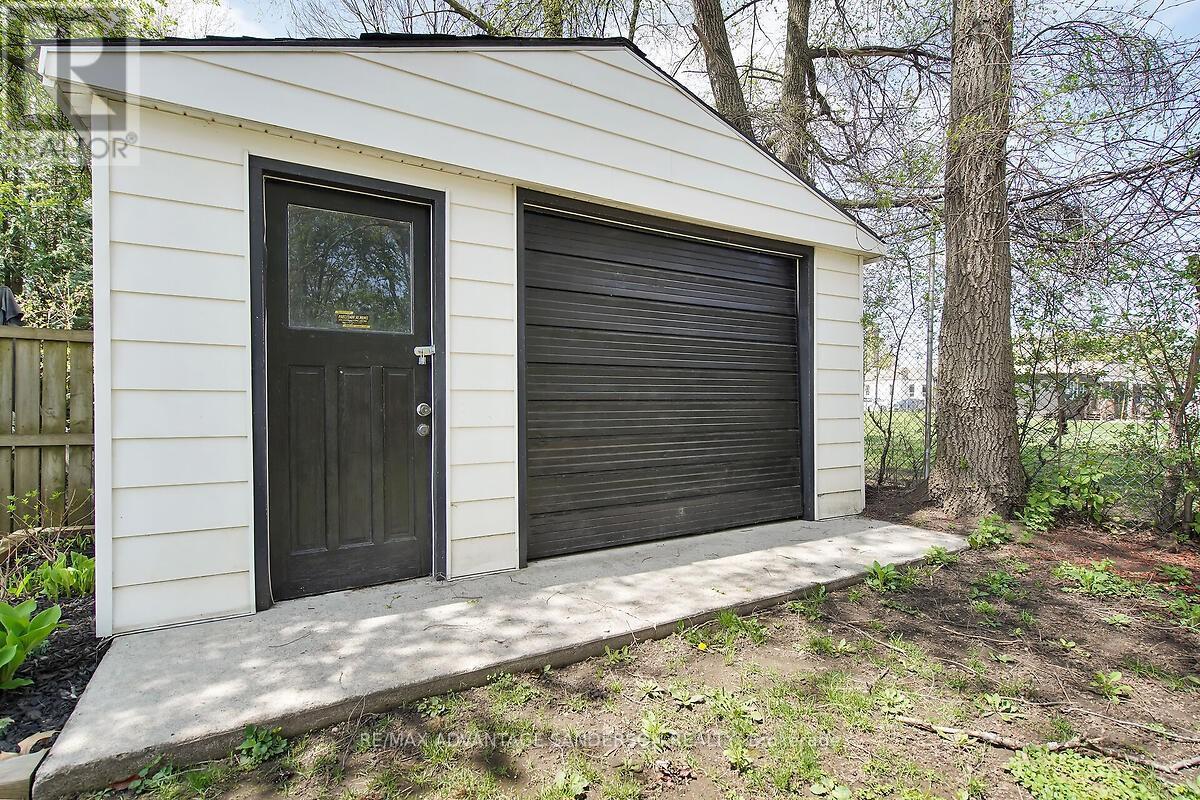 324 Cheapside Street, London East, Ontario  N6A 2A6 - Photo 8 - X12133774