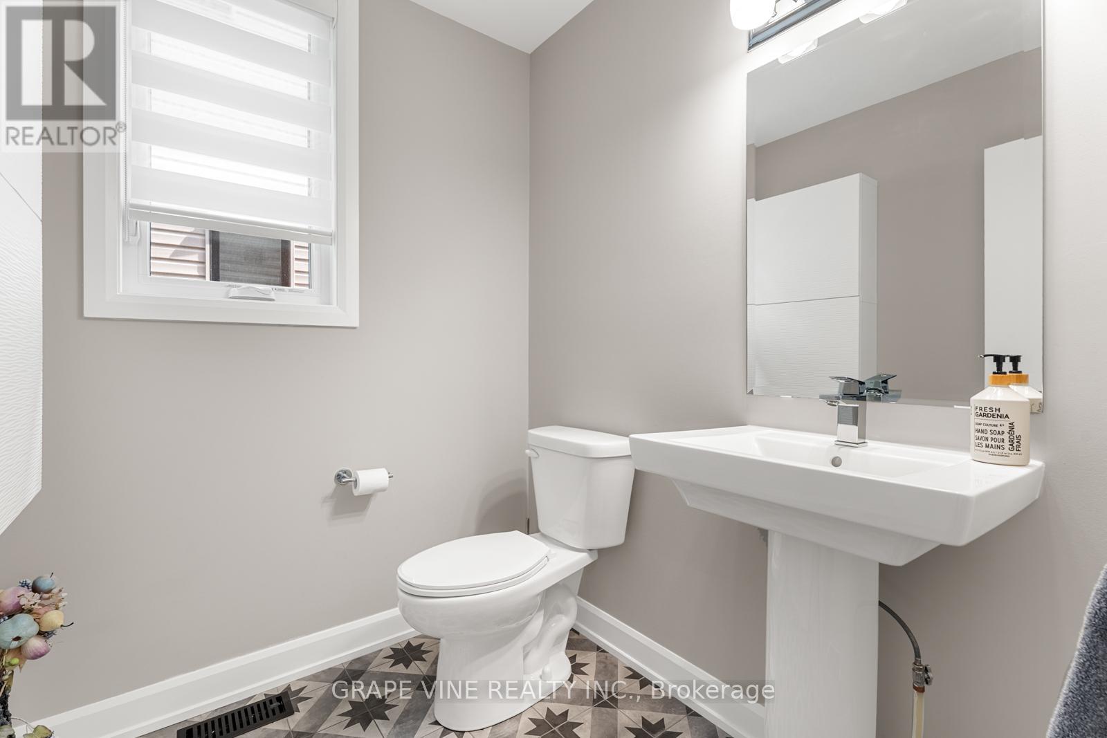 316 Eaglehead Crescent, Ottawa, Ontario  K2S 2J1 - Photo 16 - X12133659