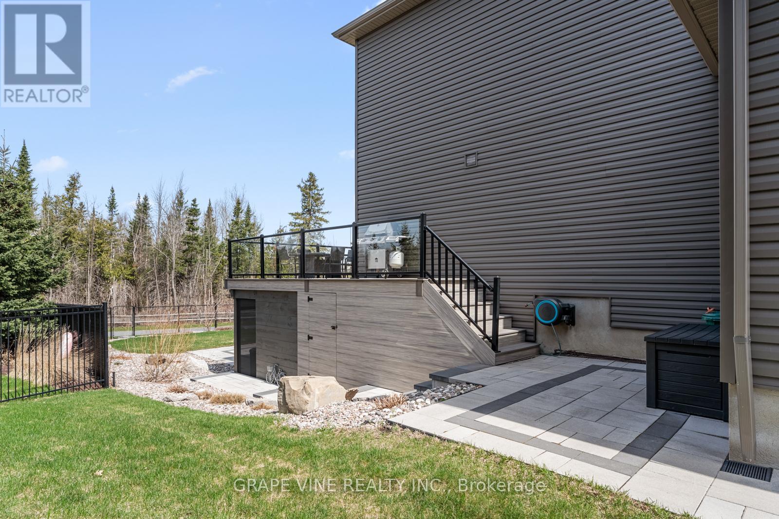 316 Eaglehead Crescent, Ottawa, Ontario  K2S 2J1 - Photo 6 - X12133659