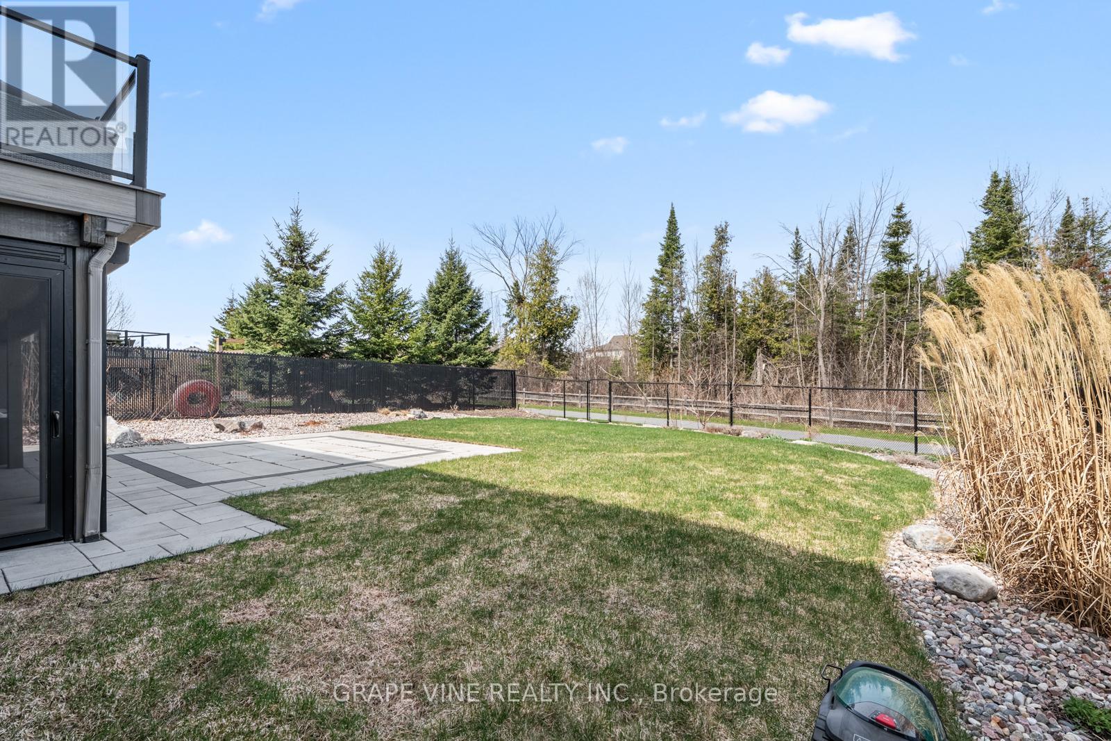 316 Eaglehead Crescent, Ottawa, Ontario  K2S 2J1 - Photo 8 - X12133659