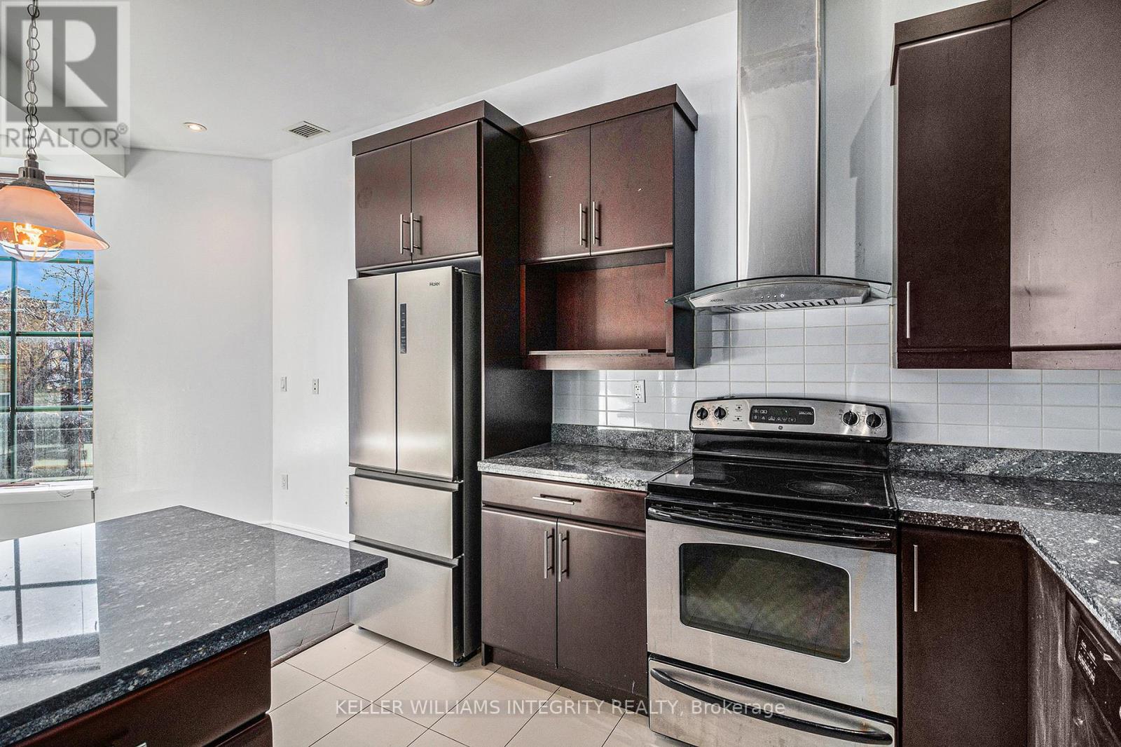 201 - 316 Rideau Street, Ottawa, Ontario  K1N 5Y5 - Photo 9 - X12133674