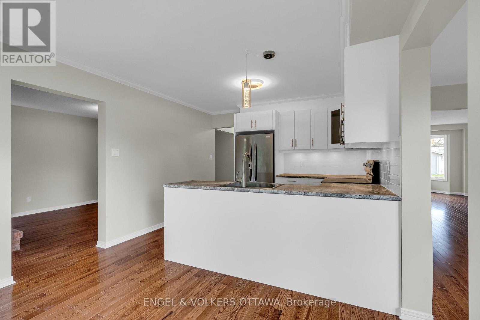2177 Lenester Avenue, Ottawa, Ontario  K2A 4A9 - Photo 11 - X12133739