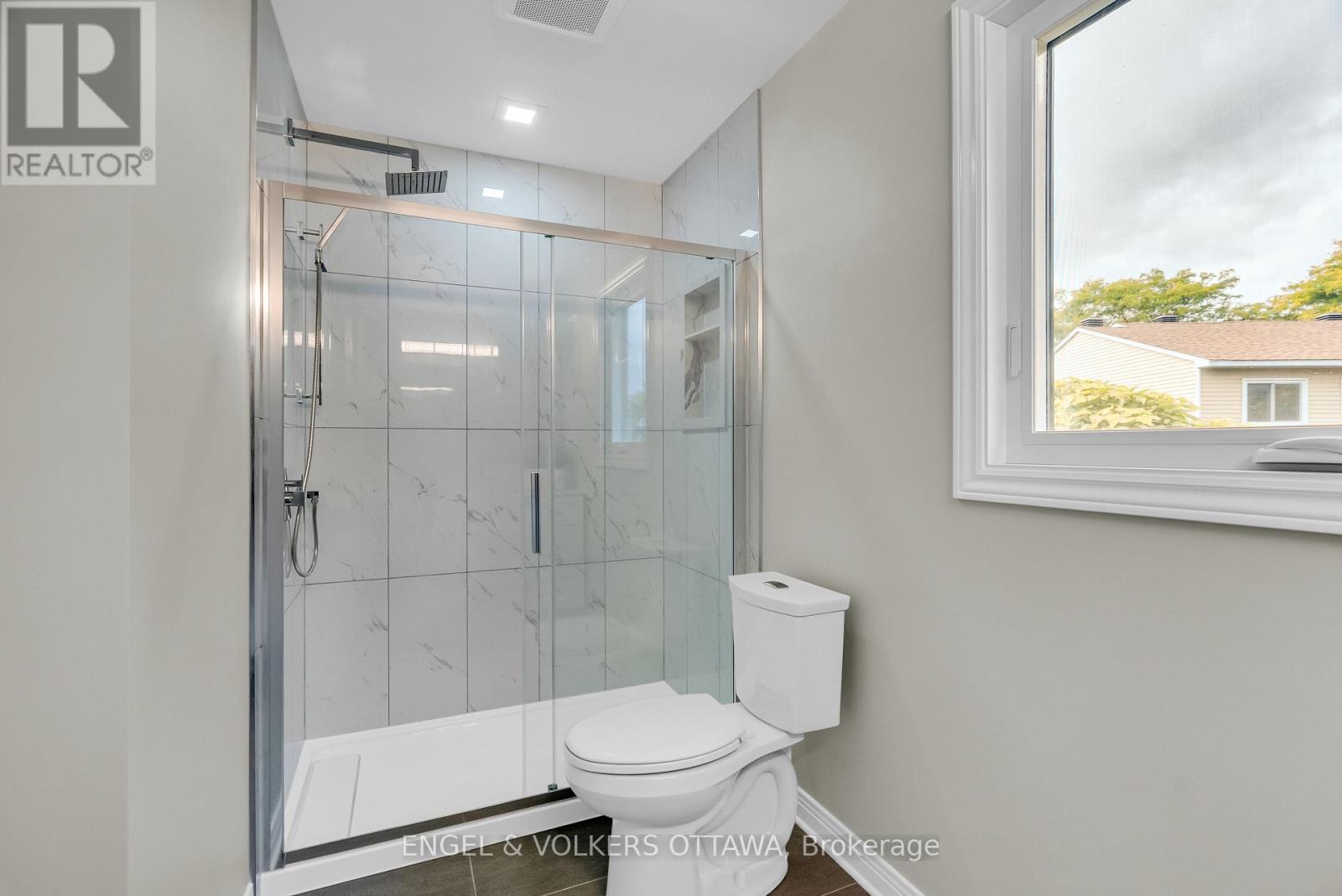 2177 Lenester Avenue, Ottawa, Ontario  K2A 4A9 - Photo 16 - X12133739