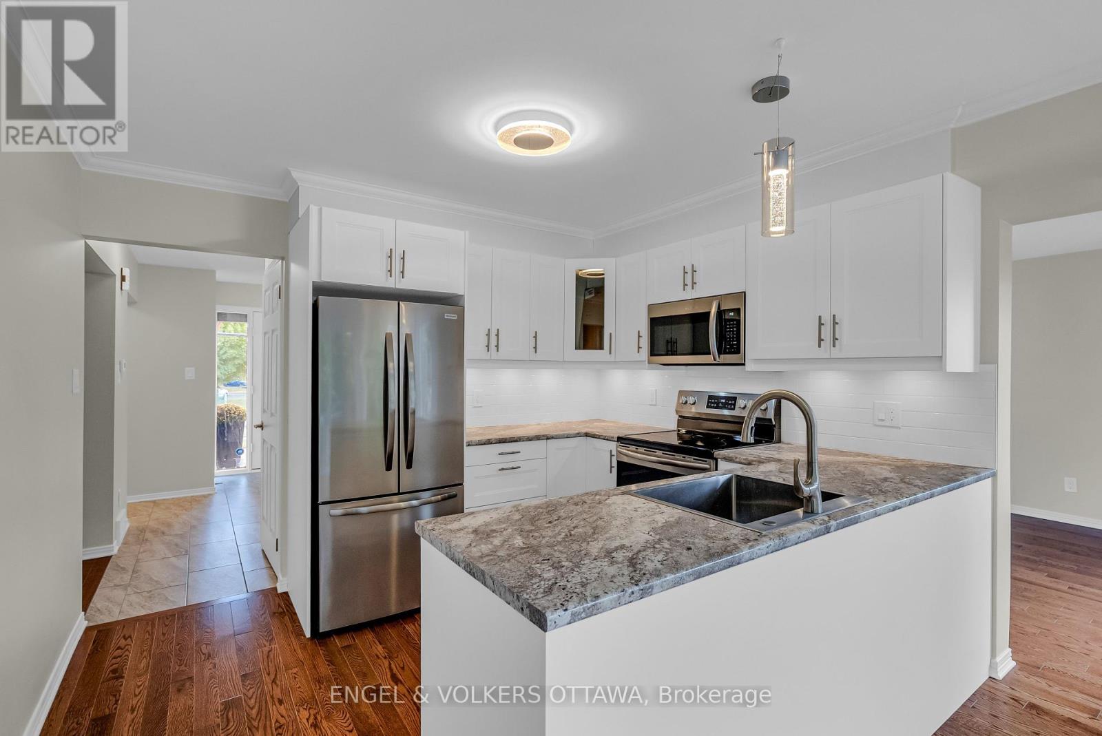 2177 Lenester Avenue, Ottawa, Ontario  K2A 4A9 - Photo 8 - X12133739