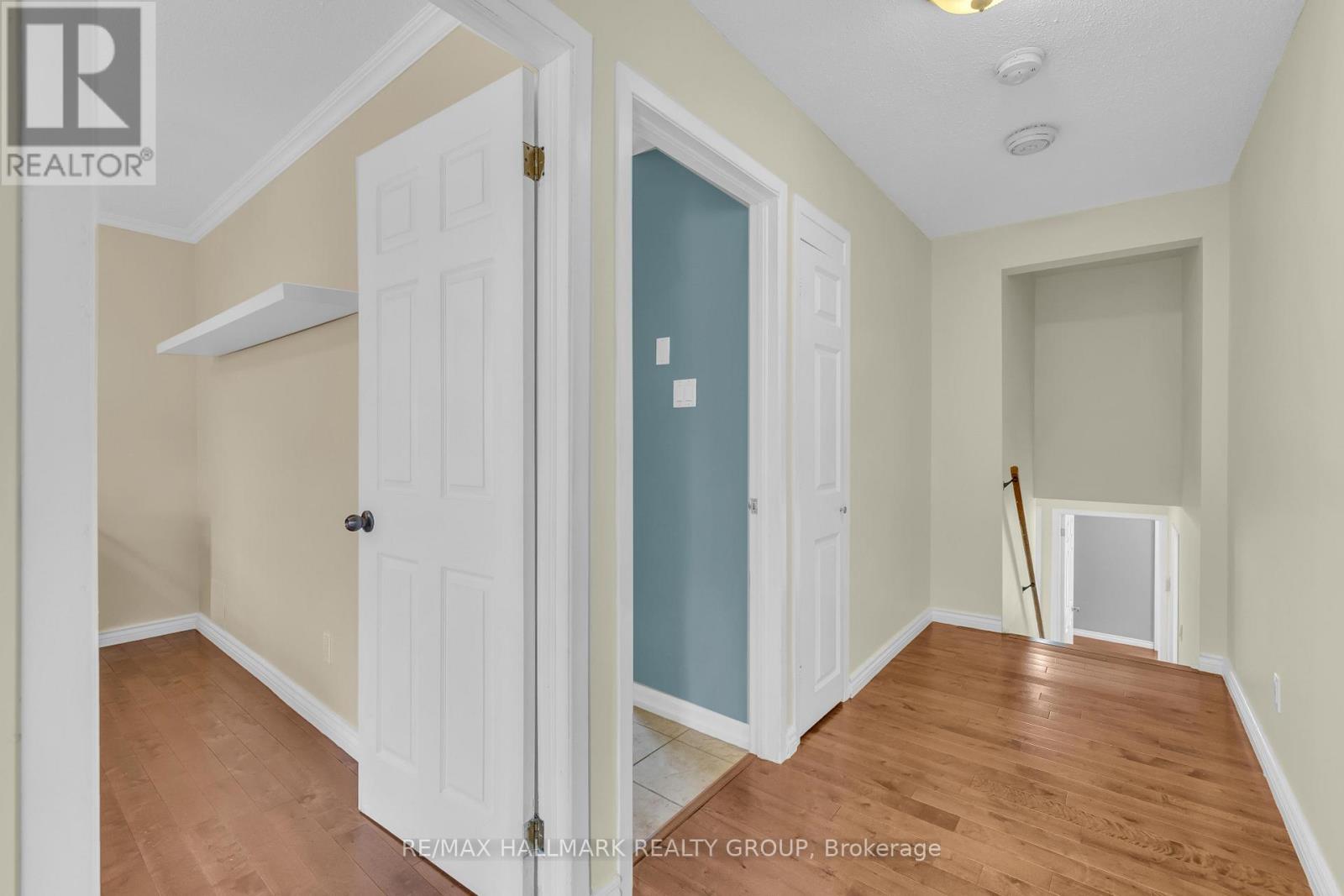 8 Scharf Lane, Ottawa, Ontario  K2L 2K2 - Photo 22 - X12133753