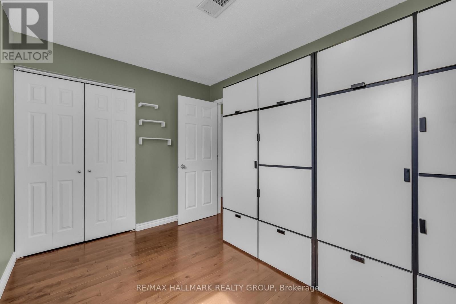 8 Scharf Lane, Ottawa, Ontario  K2L 2K2 - Photo 29 - X12133753