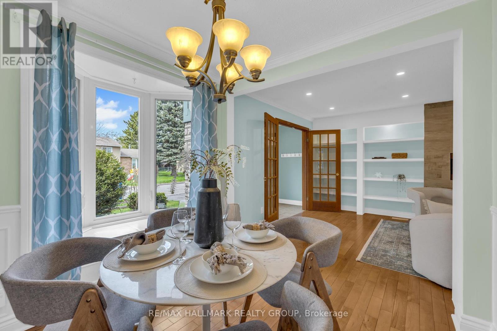 8 Scharf Lane, Ottawa, Ontario  K2L 2K2 - Photo 9 - X12133753