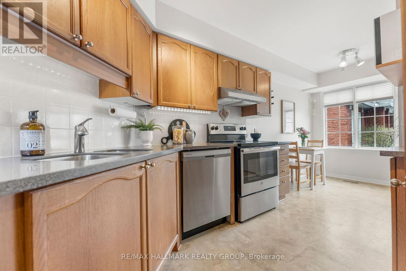 110h Centrepointe Drive, Ottawa, Ontario  K2G 6K3 - Photo 14 - X12133780