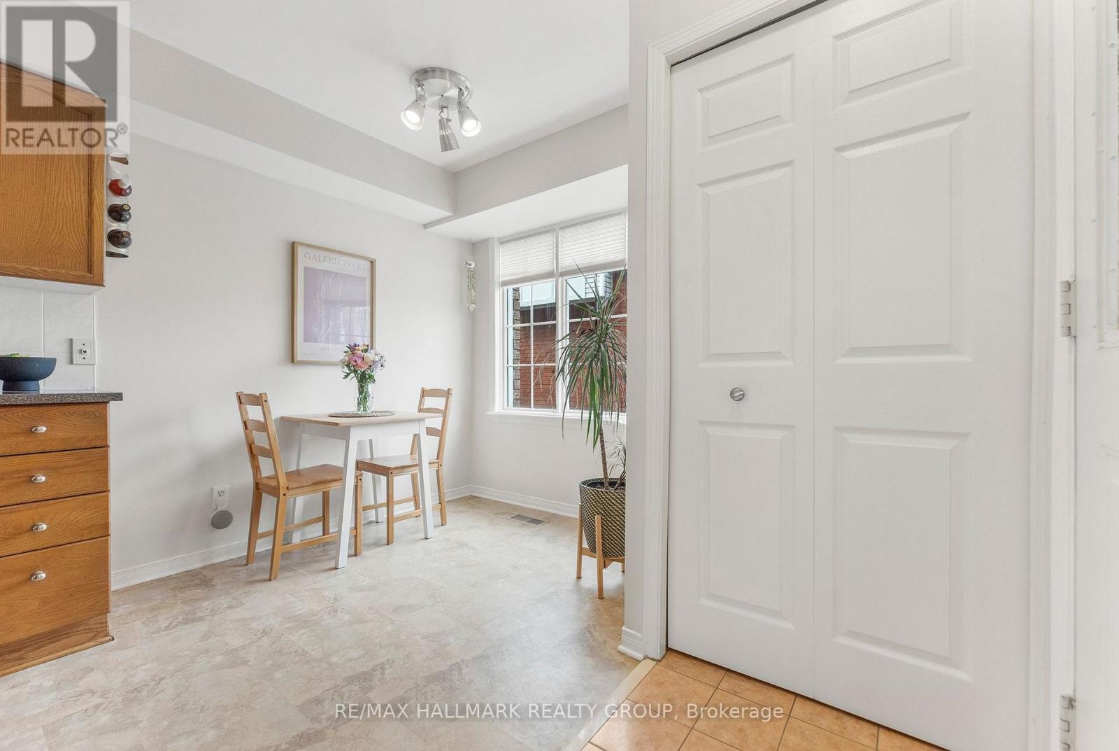 110h Centrepointe Drive, Ottawa, Ontario  K2G 6K3 - Photo 7 - X12133780