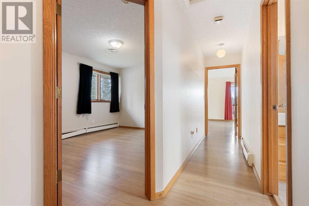 1008 Shawnee Drive Sw, Calgary, Alberta  T2Y 2T9 - Photo 25 - A2216117