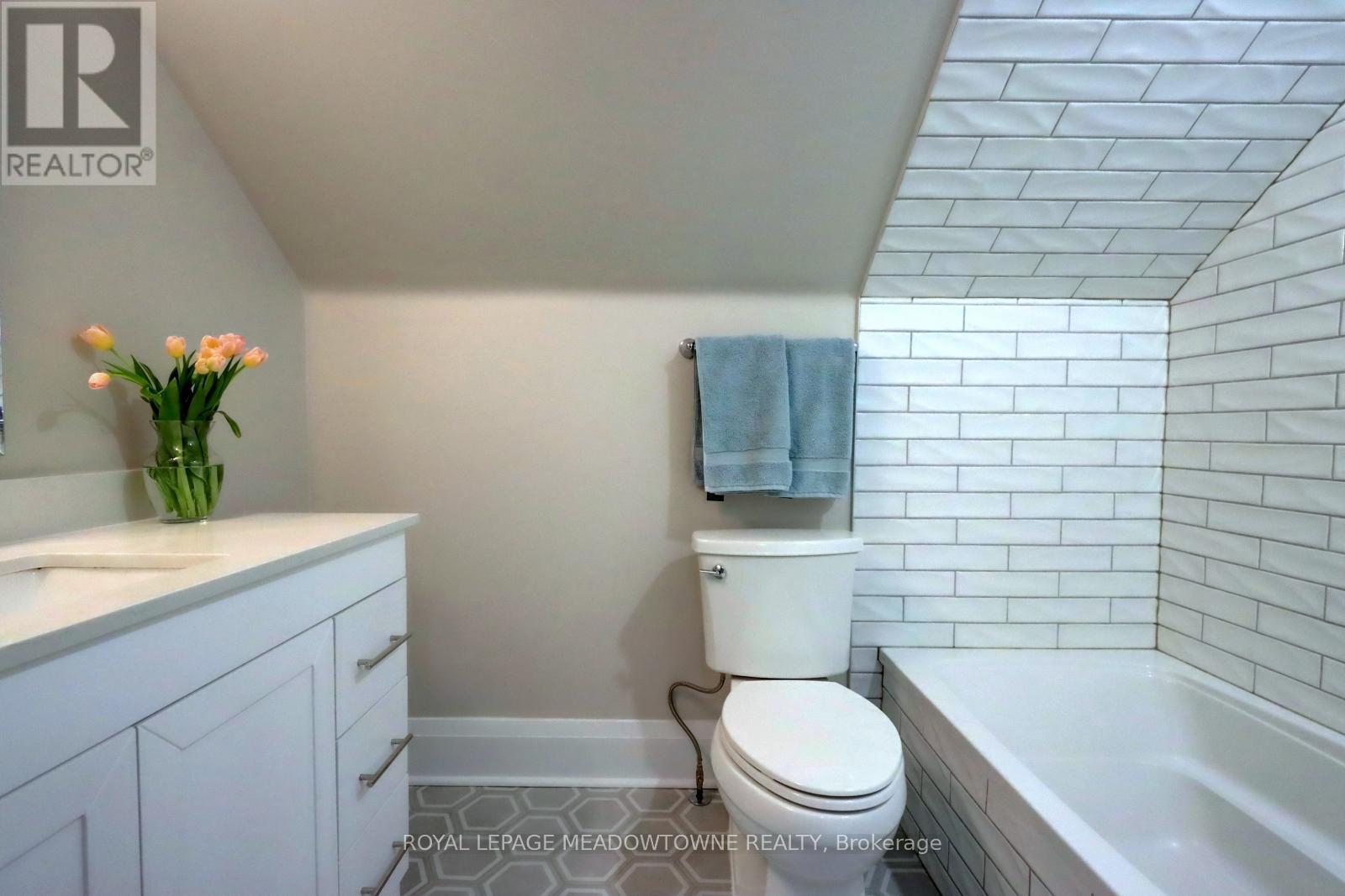 24 Hiawatha Parkway, Mississauga (Port Credit), Ontario  L5G 3S2 - Photo 34 - W12133274