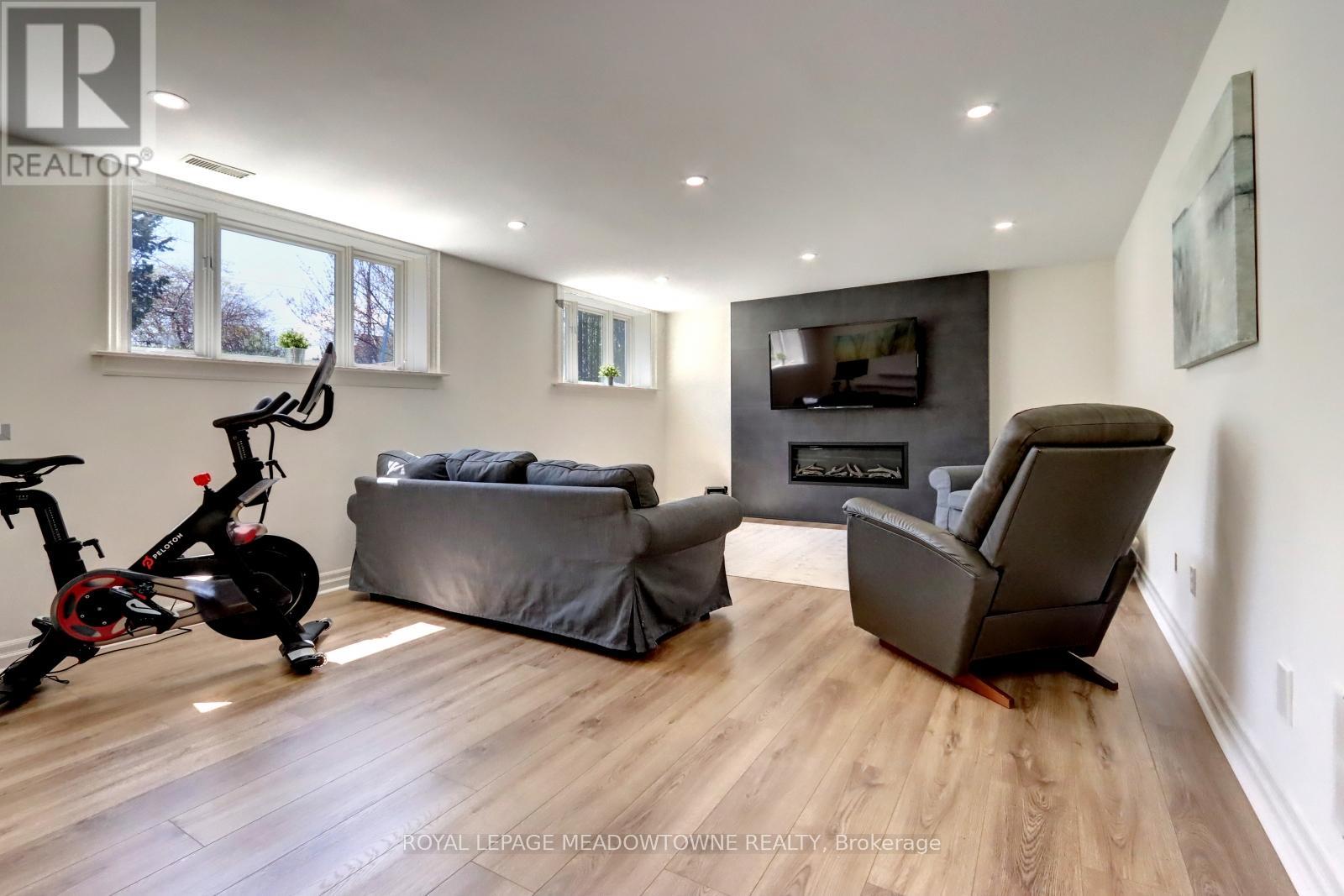 24 Hiawatha Parkway, Mississauga, Ontario  L5G 3S2 - Photo 37 - W12133274