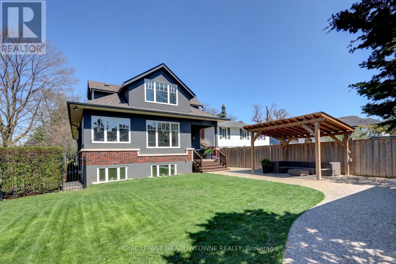24 Hiawatha Parkway, Mississauga, Ontario  L5G 3S2 - Photo 39 - W12133274