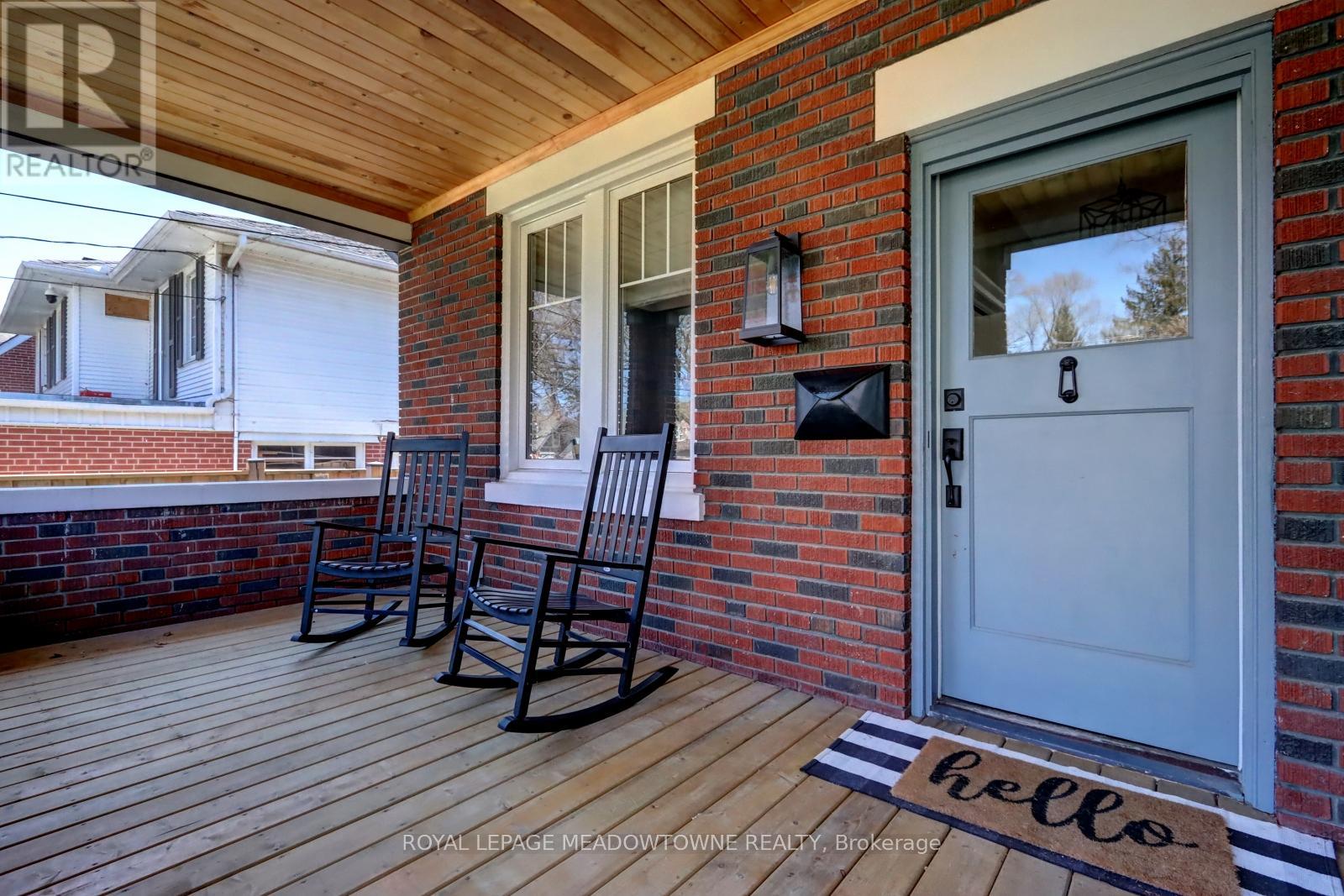 24 Hiawatha Parkway, Mississauga (Port Credit), Ontario  L5G 3S2 - Photo 6 - W12133274