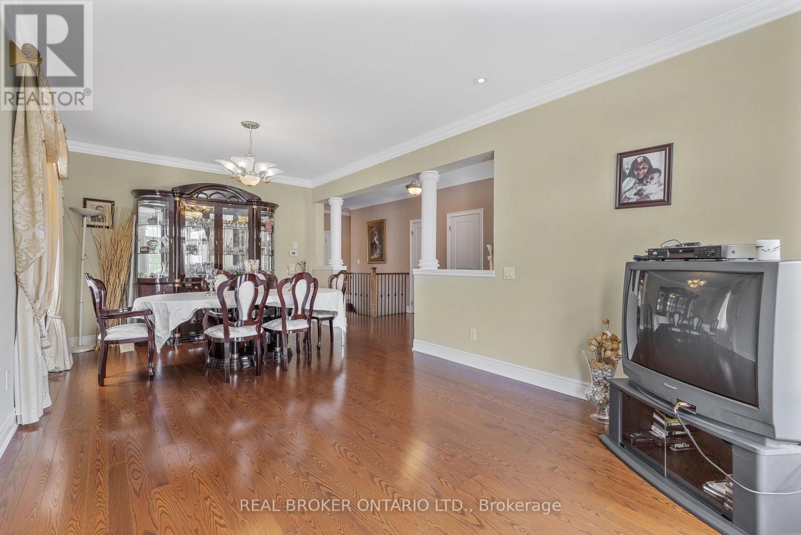 28 Hampton Springs Drive, Brampton, Ontario  L6P 2W4 - Photo 12 - W12133294