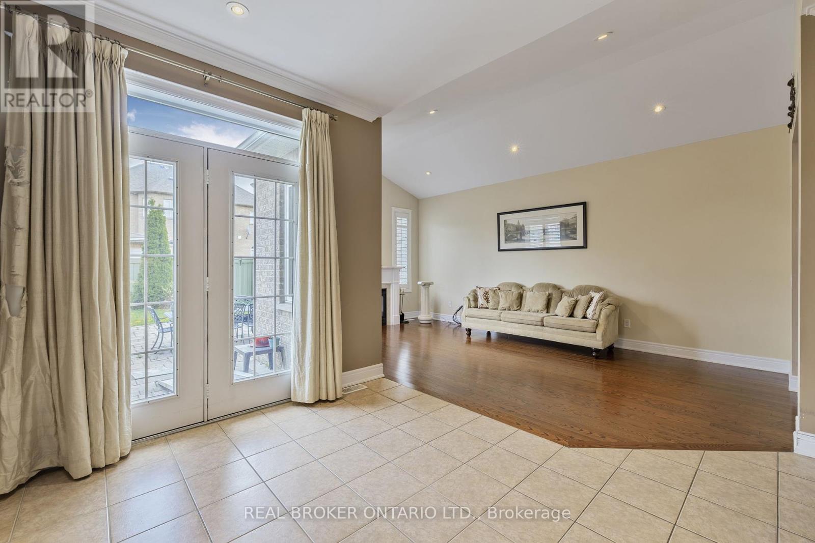 28 Hampton Springs Drive, Brampton, Ontario  L6P 2W4 - Photo 18 - W12133294