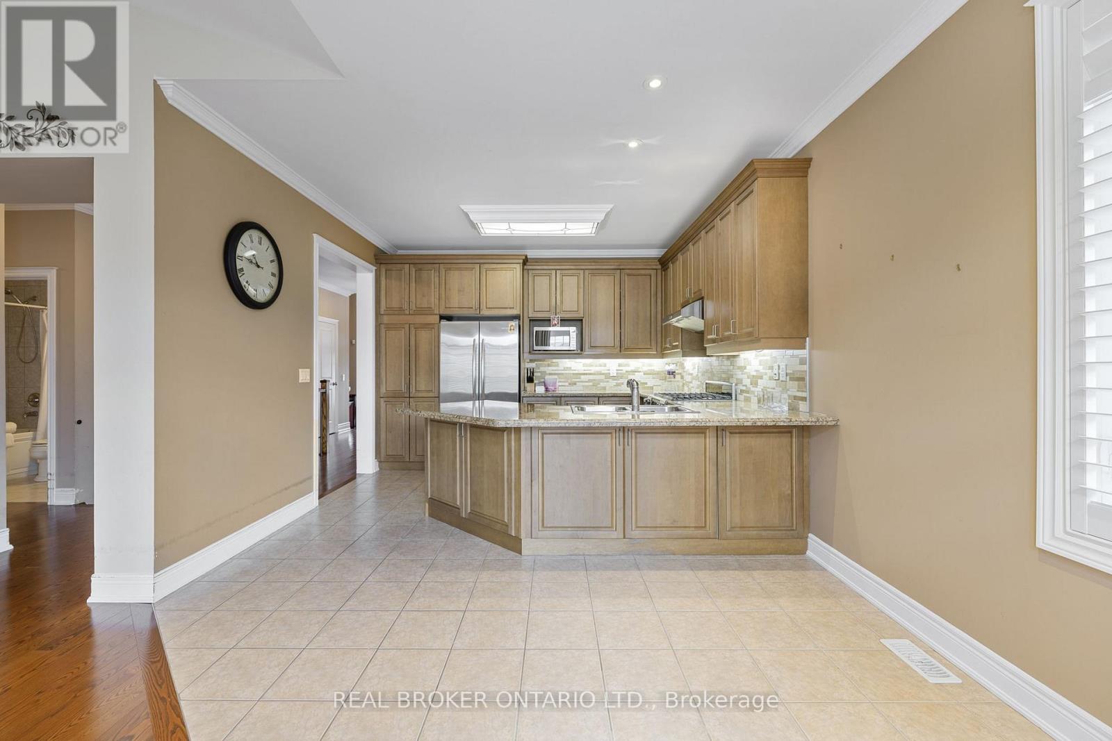 28 Hampton Springs Drive, Brampton, Ontario  L6P 2W4 - Photo 20 - W12133294