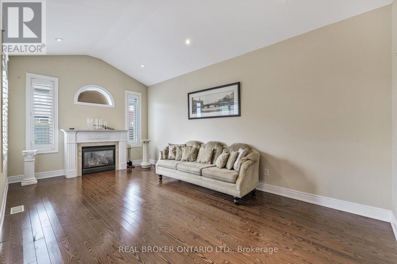 28 Hampton Springs Drive, Brampton, Ontario  L6P 2W4 - Photo 21 - W12133294