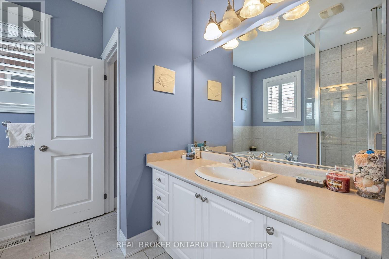 28 Hampton Springs Drive, Brampton, Ontario  L6P 2W4 - Photo 35 - W12133294