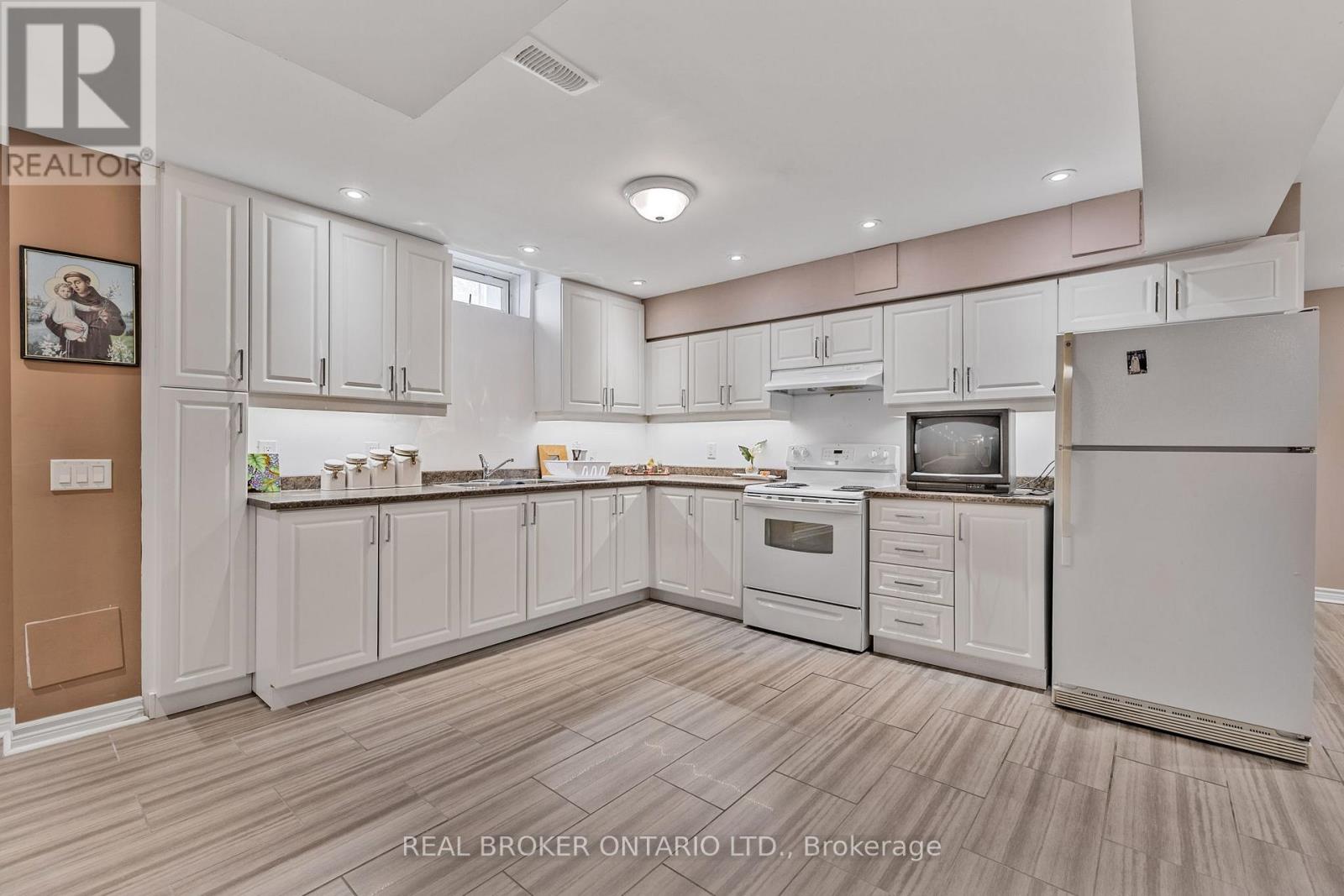 28 Hampton Springs Drive, Brampton, Ontario  L6P 2W4 - Photo 43 - W12133294
