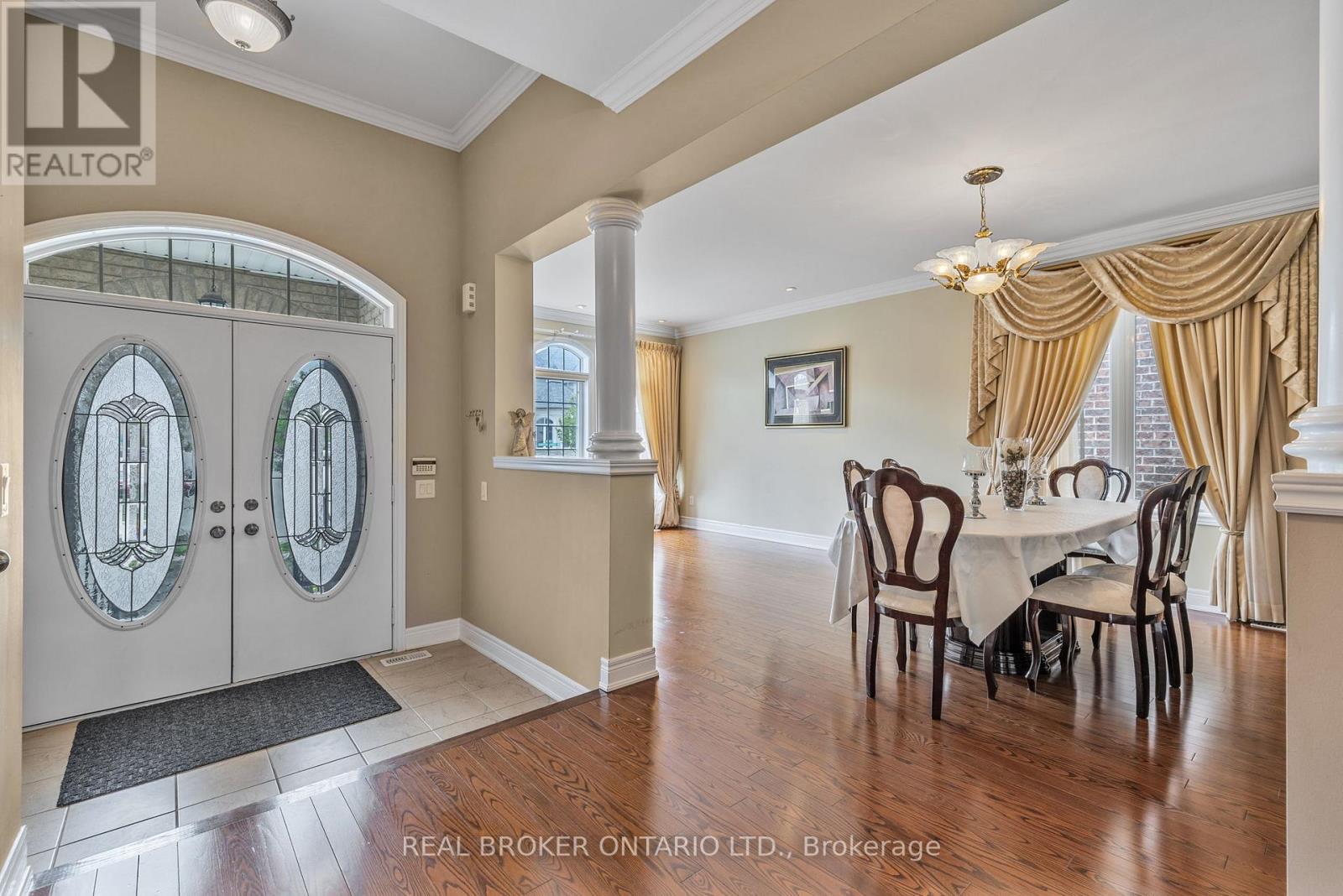 28 Hampton Springs Drive, Brampton, Ontario  L6P 2W4 - Photo 5 - W12133294