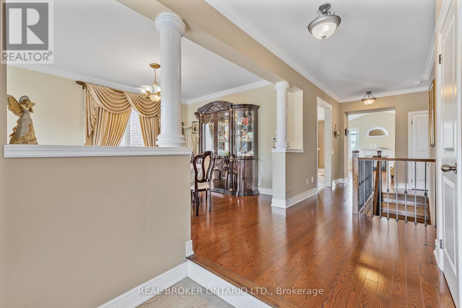 28 Hampton Springs Drive, Brampton, Ontario  L6P 2W4 - Photo 6 - W12133294