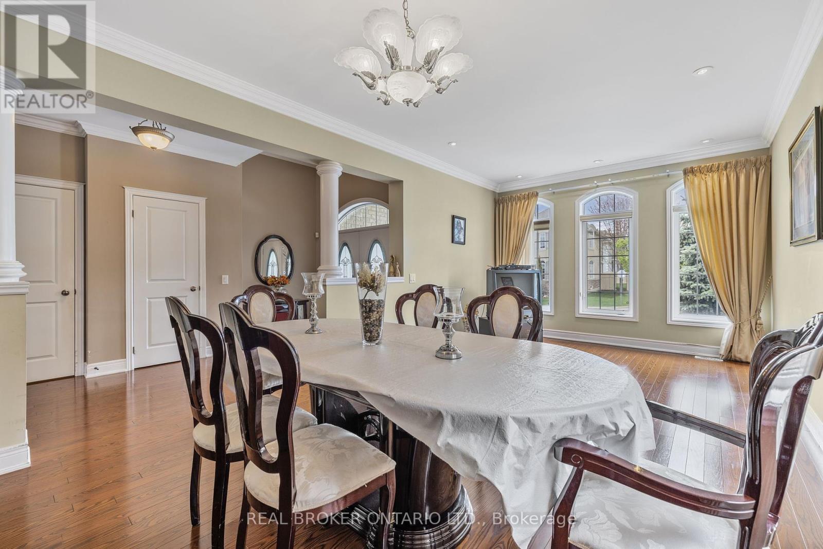 28 Hampton Springs Drive, Brampton, Ontario  L6P 2W4 - Photo 9 - W12133294