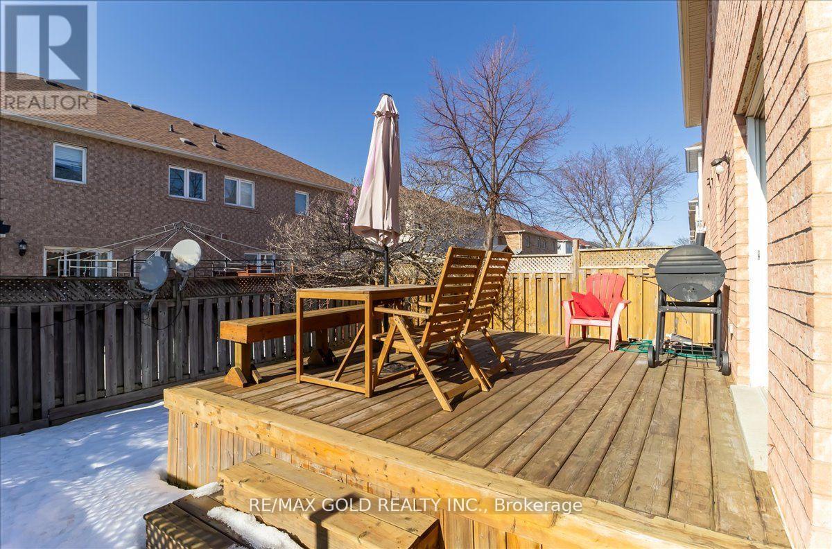 49 Seaside Circle, Brampton (Sandringham-Wellington), Ontario  L6R 2G7 - Photo 14 - W12133386