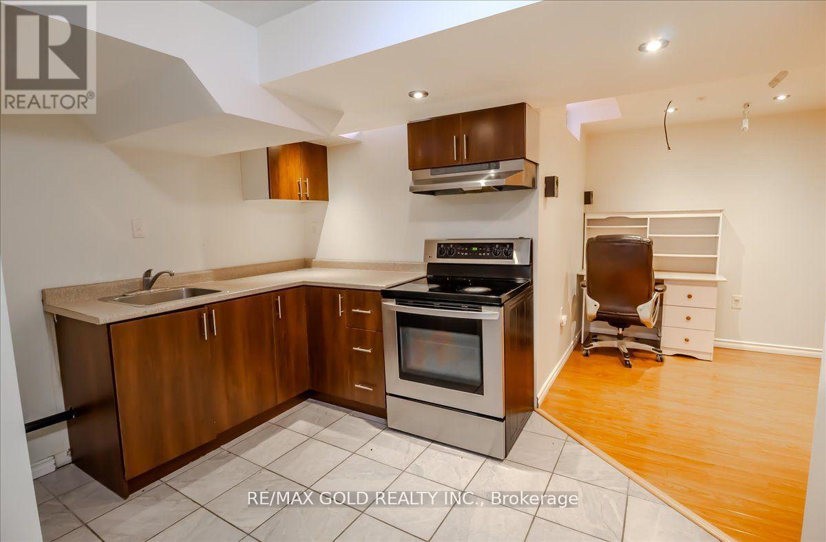 49 Seaside Circle, Brampton (Sandringham-Wellington), Ontario  L6R 2G7 - Photo 34 - W12133386