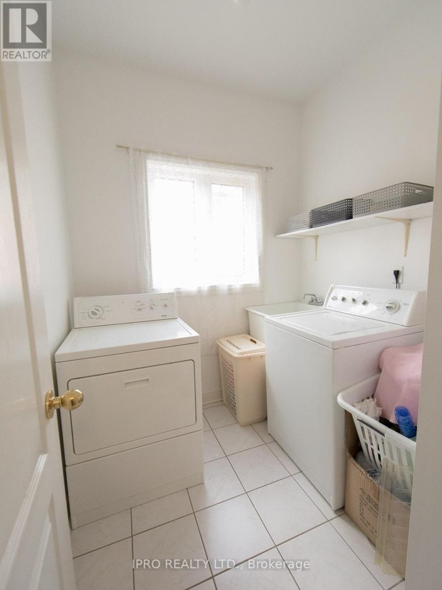 94 Octillo Boulevard, Brampton, Ontario  L6R 2V6 - Photo 11 - W12133397