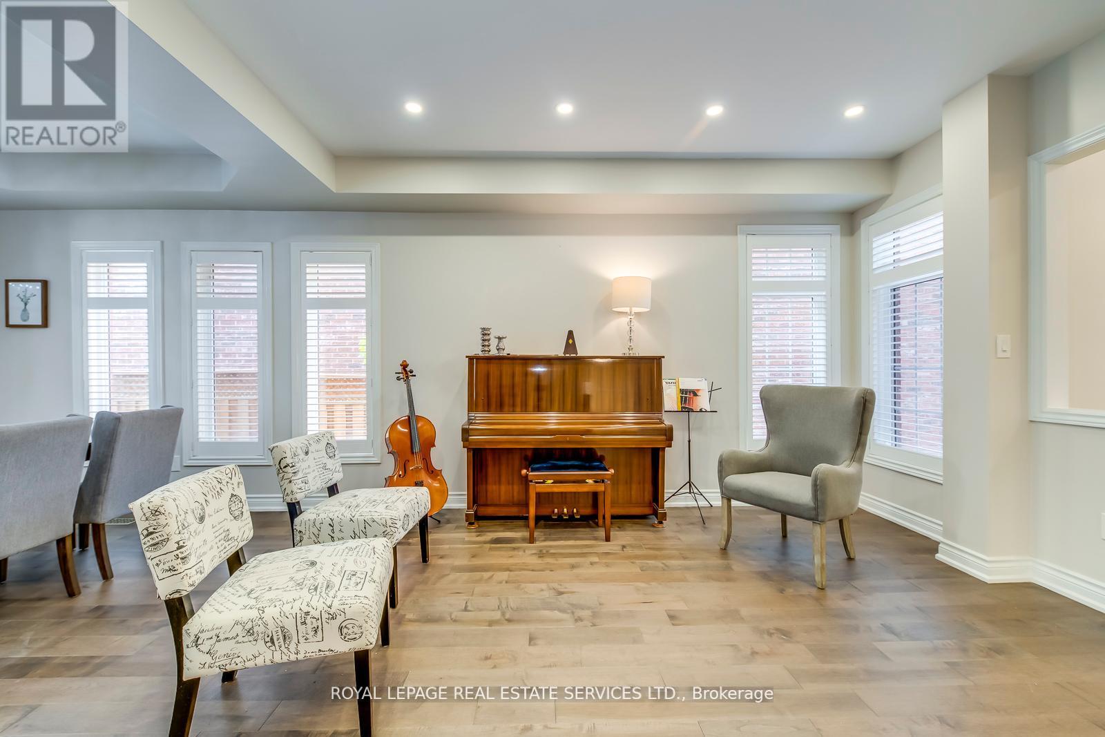 2484 Logan Avenue, Oakville, Ontario  L6H 6S1 - Photo 17 - W12133425