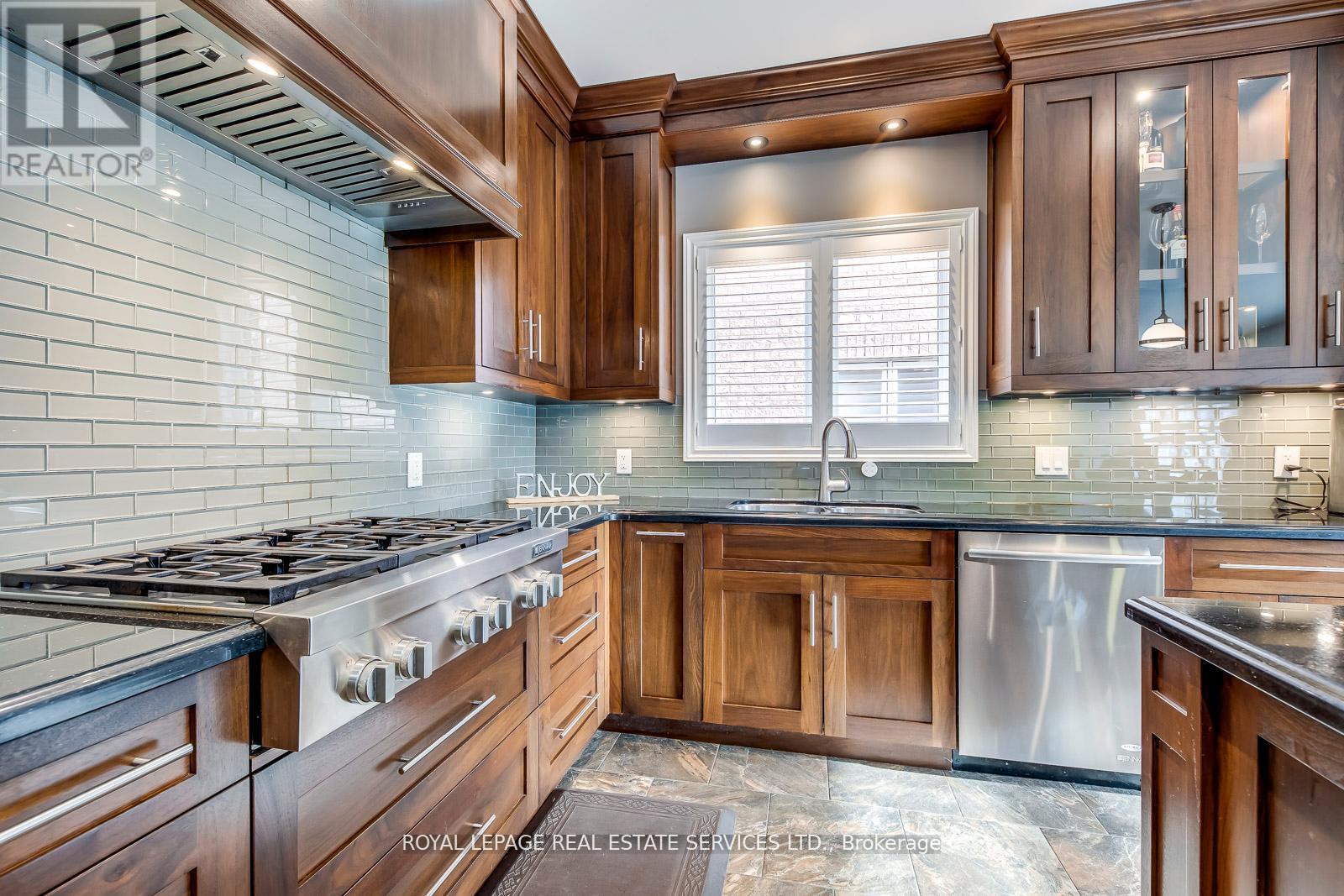 2484 Logan Avenue, Oakville, Ontario  L6H 6S1 - Photo 28 - W12133425