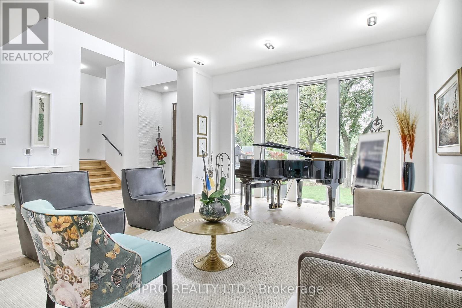5 Hatton Court, Toronto, Ontario  M9A 1J6 - Photo 6 - W12133478