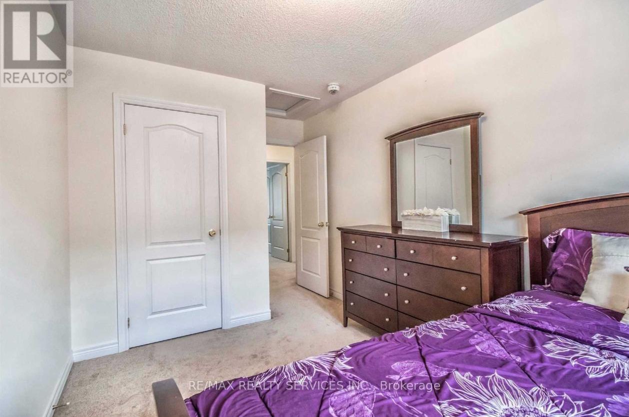 8 Rabbit Run Way, Brampton, Ontario  L6Z 0J2 - Photo 14 - W12133493