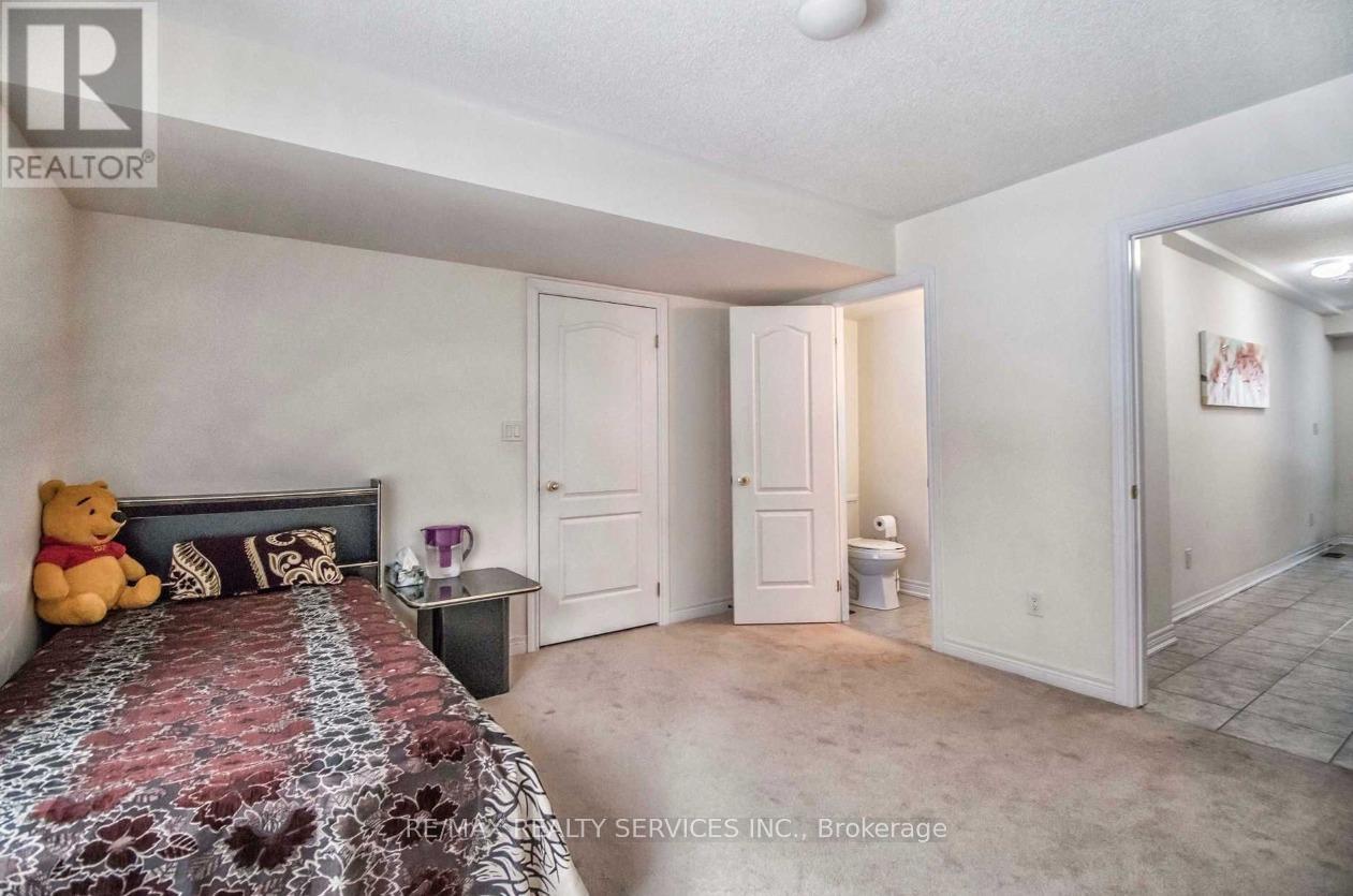 8 Rabbit Run Way, Brampton, Ontario  L6Z 0J2 - Photo 17 - W12133493