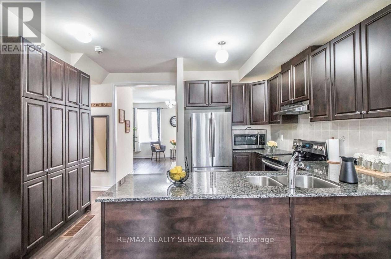 8 Rabbit Run Way, Brampton, Ontario  L6Z 0J2 - Photo 6 - W12133493
