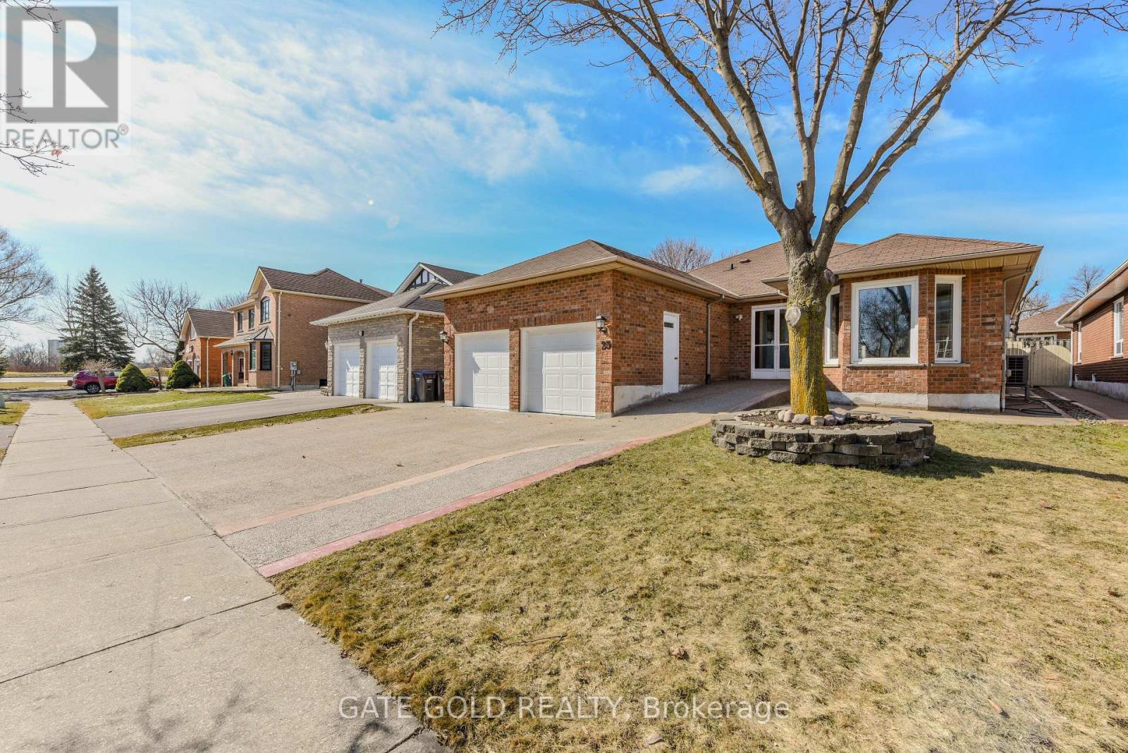 23 Hartford Trail, Brampton, Ontario  L6W 4K2 - Photo 2 - W12133556